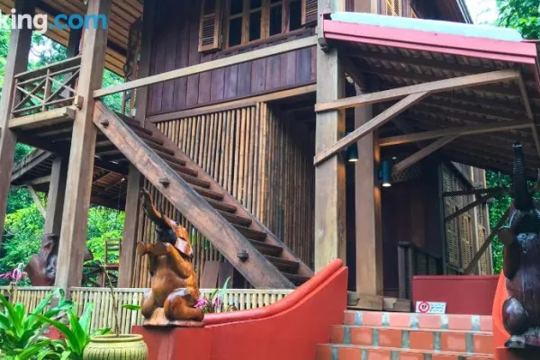 Vanvisa by the falls