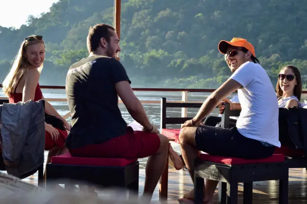 ລ່ອງເຮືອໄປນ້ຳຕົກຕາດກວາງຊີ ພ້ອມກັບຮັບປະທານເຂົ້າທ່ຽງກັບ ເຮືອ Khopfa}