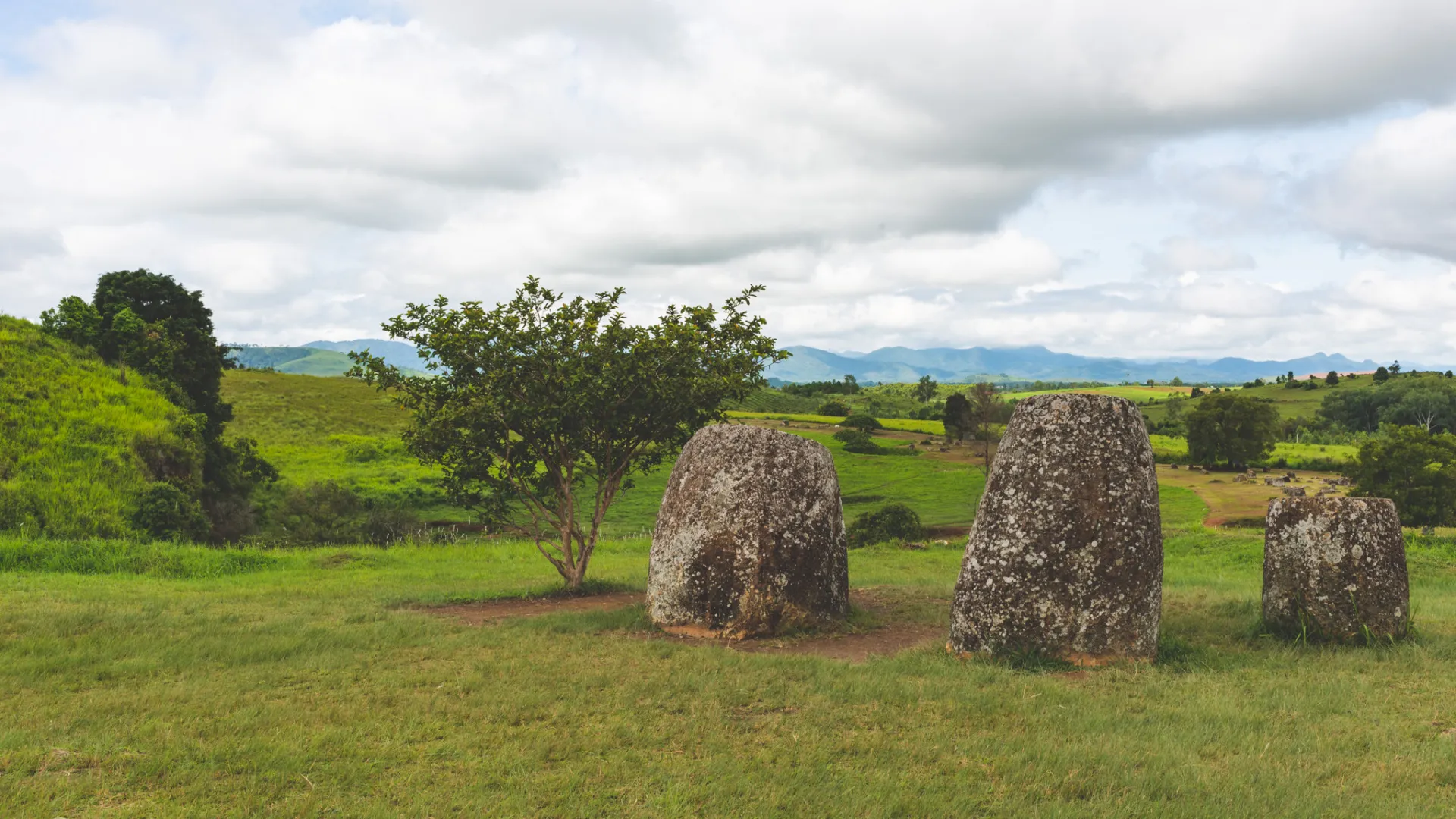石臼平原（PLAIN OF JARS）