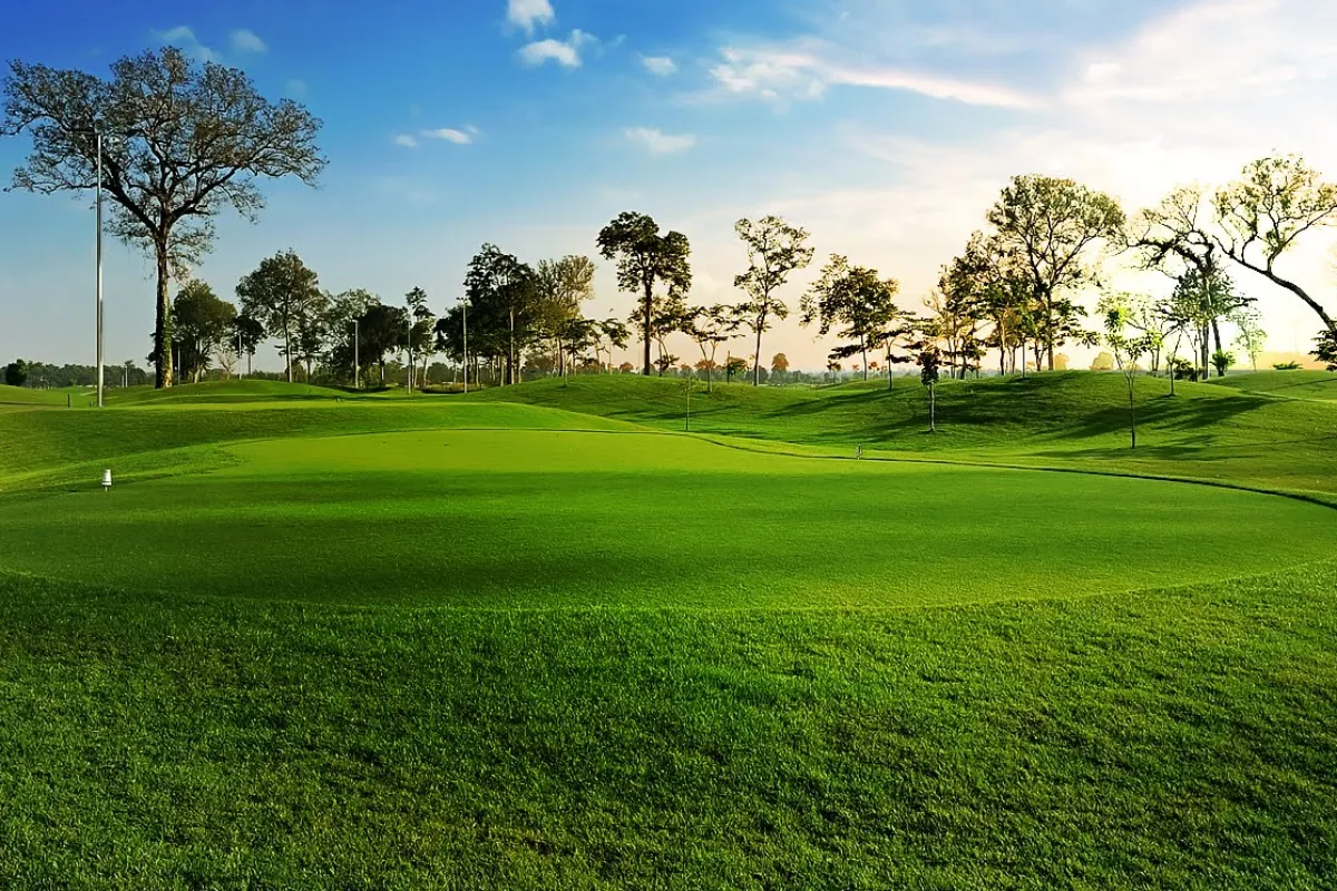 Long Vien Golf Club in Vientiane
