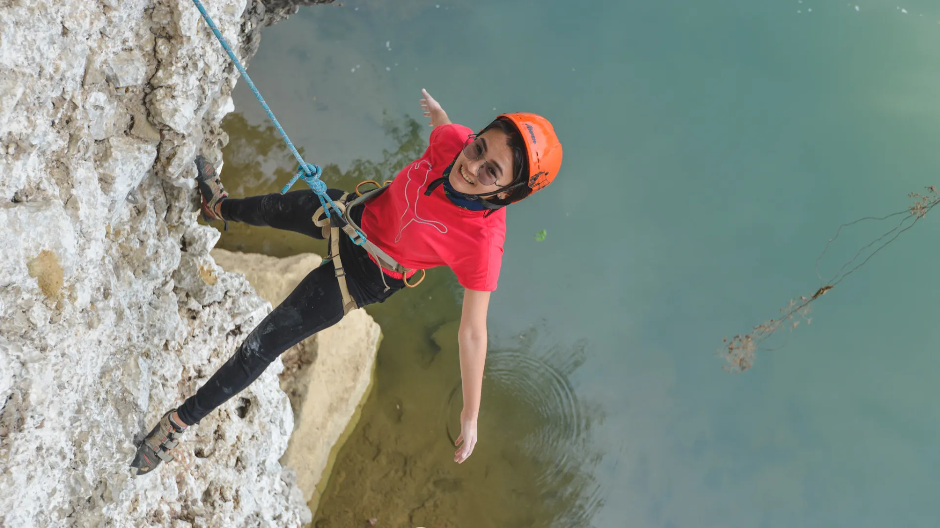 Climbing in Vang Vieng