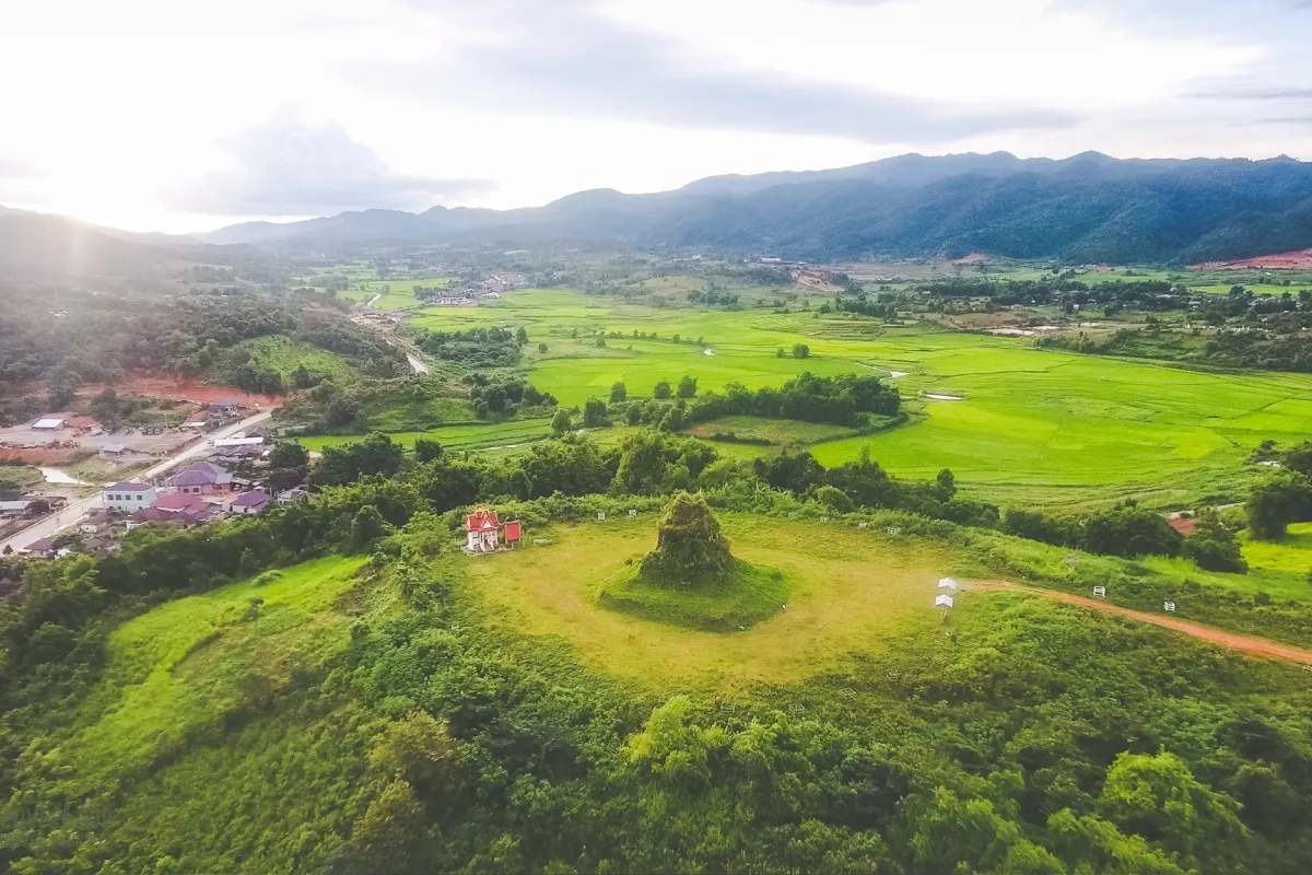 穹菲佛塔（THAT CHOMPHET）