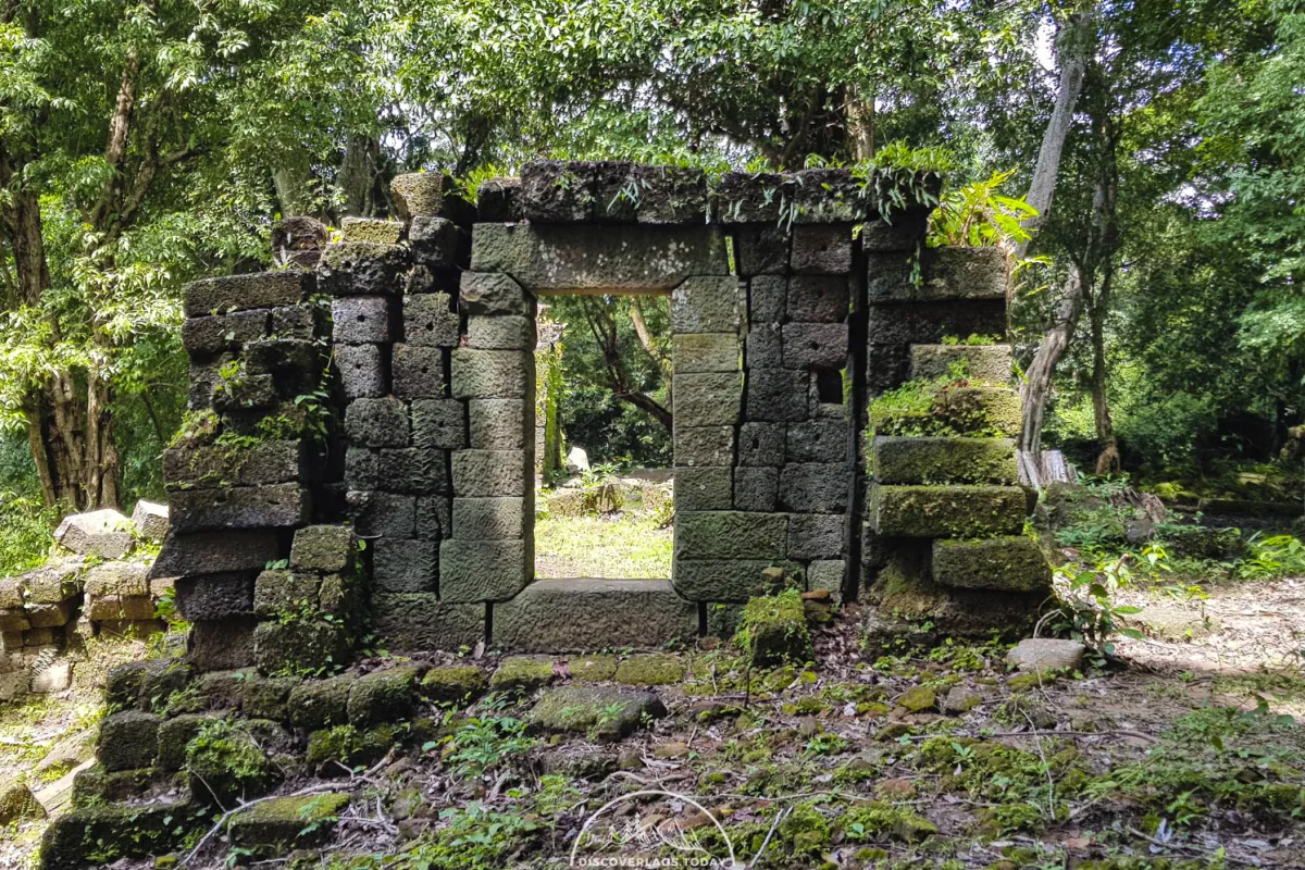 ปราสาทโต๊ะโมะ หรือ ปราสาทอุ้มเมือง 