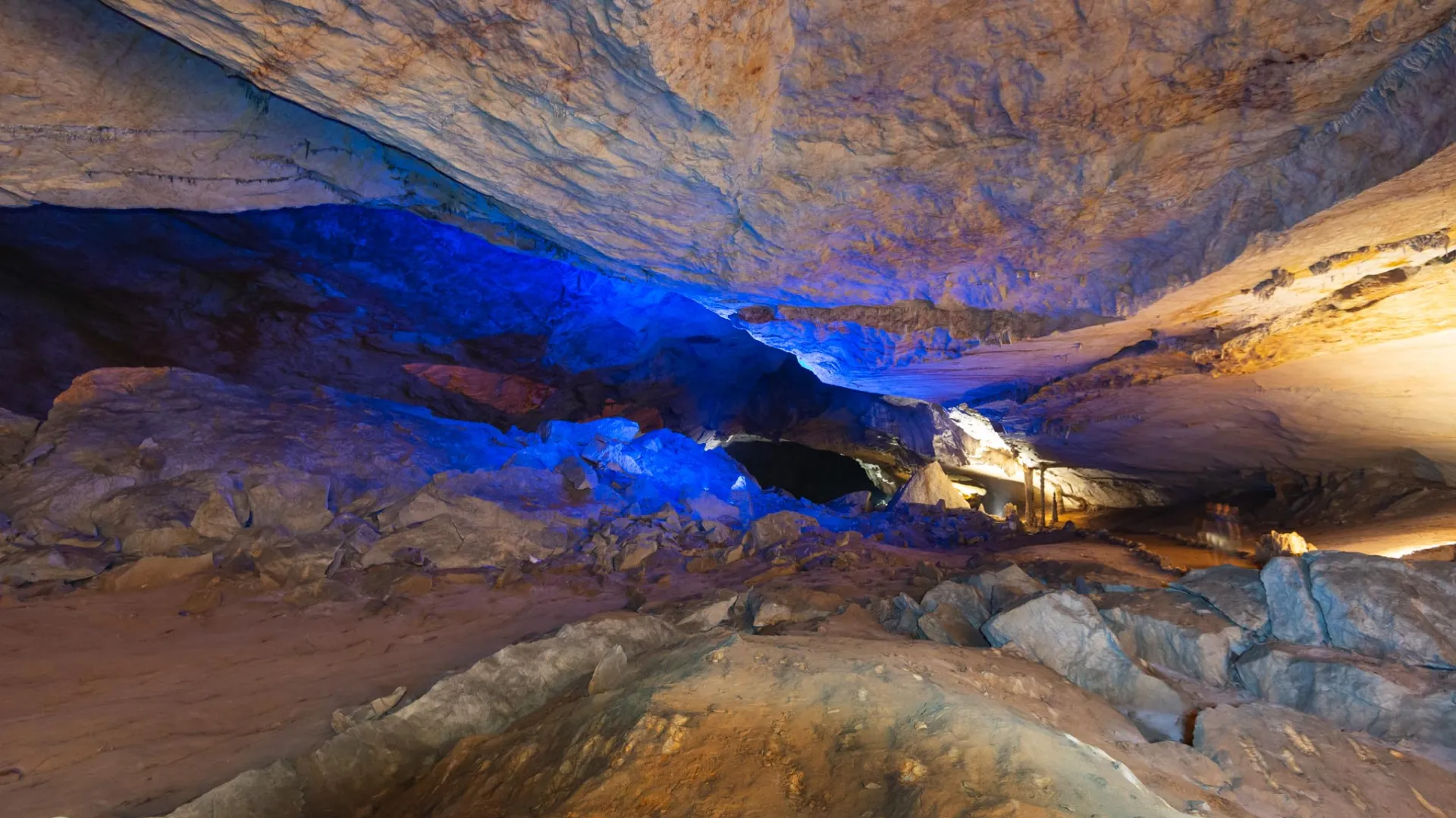 孔洛（KONGLOR）洞穴