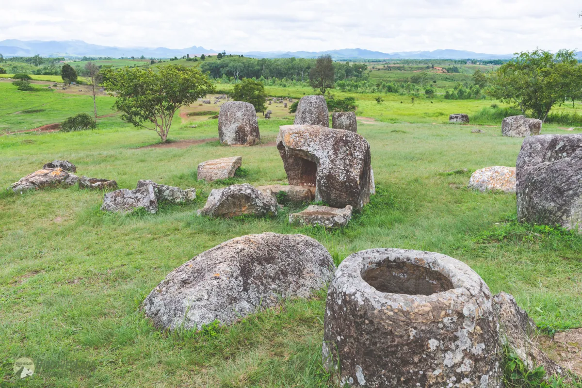 石臼平原（PLAIN OF JARS）