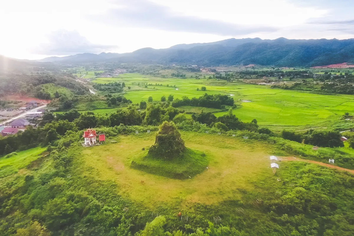 穹菲佛塔（THAT CHOMPHET）