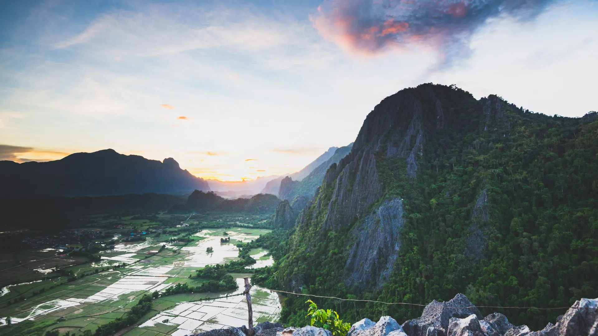 Pha Ngeun (Silver Cliff)