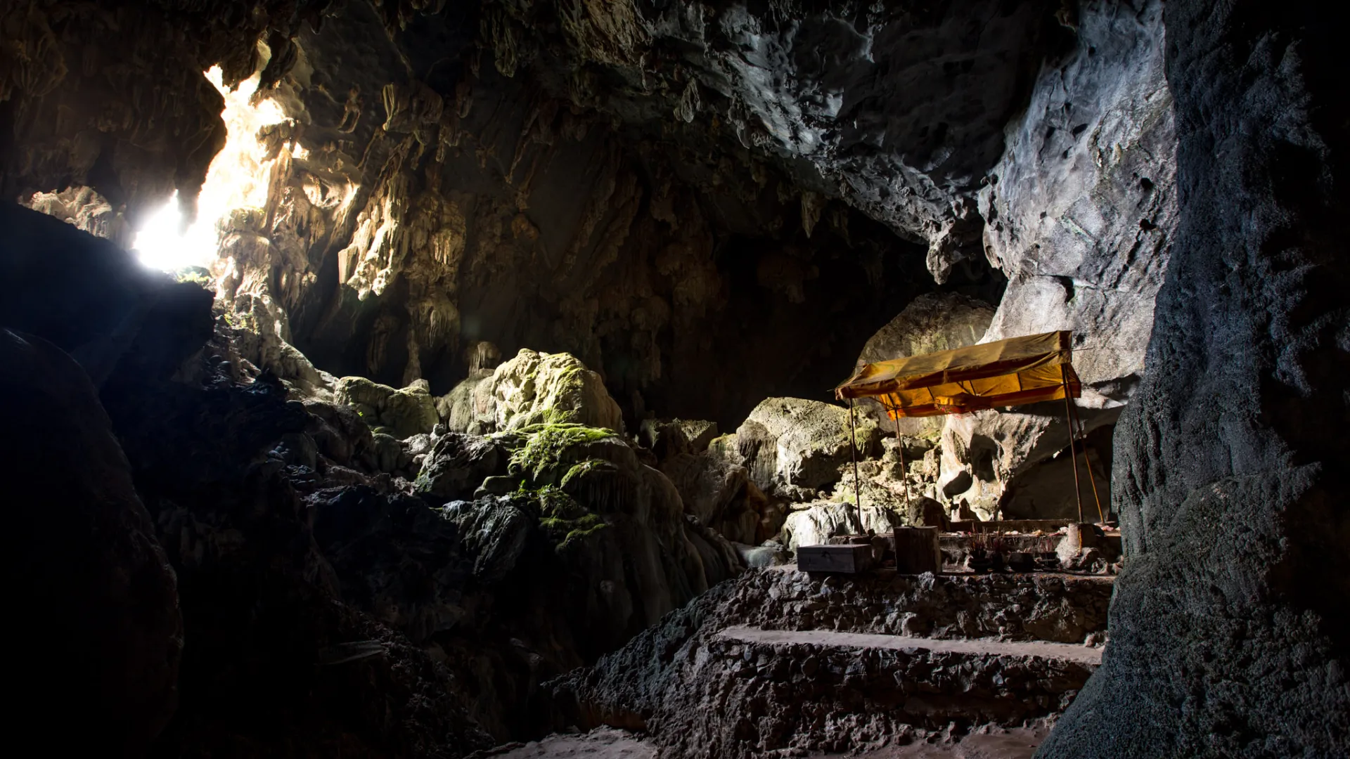 ຖ້ຳປູຄຳ