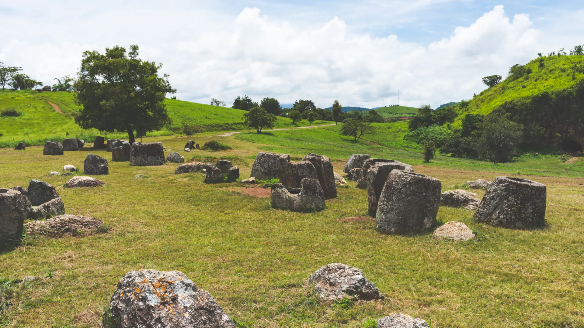 石臼平原（PLAIN OF JARS）