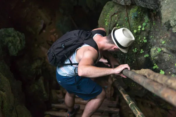 ປະສົບການໃນການສຳຫຼວດວັງວຽງ (2)