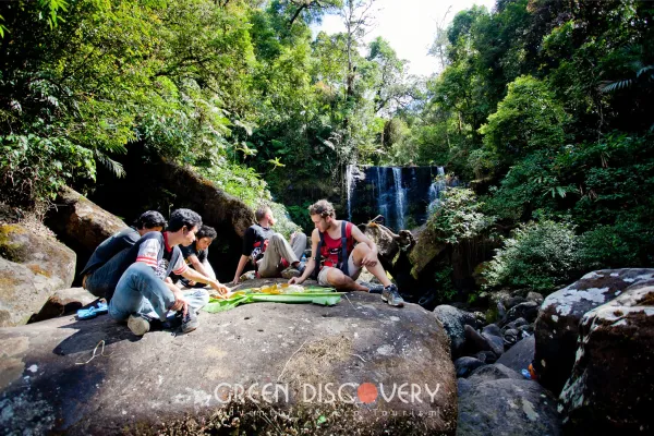 ກິດຈະກຳເຮືອນຕົ້ນໄມ້ (2 ມື້/1 ຄືນ)