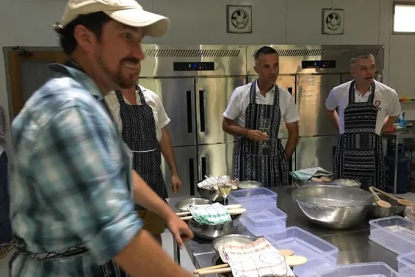 独家农场和生产设施导览，以及奶酪制作课程。