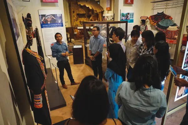 《在琅勃拉邦购买民族手工艺品指南》实践讲座