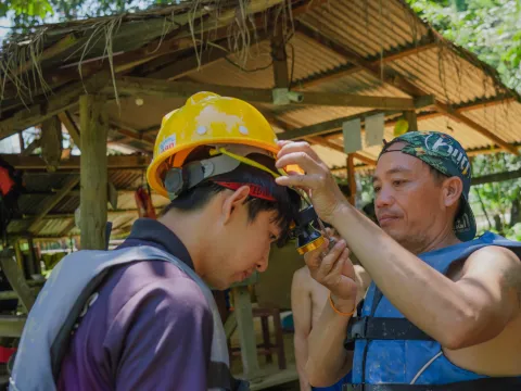 全天皮划艇 > 天使洞穴 > 在潭楼洞穴内橡皮艇 > 午餐 > 皮划艇 > 蓝色泻湖1