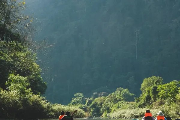 ສຳຫຼວດເມືອງວັງວຽງໄປກັບ GDL