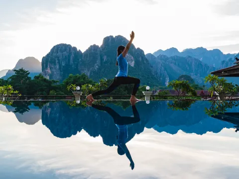 ຫຼິ້ນໂຍຄະໃນວັງວຽງ