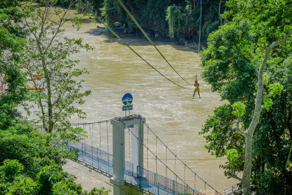 โหนสลิงครึ่งวันเหนือแม่น้ำซอง