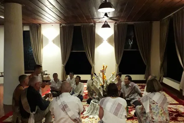 พิธีบาสีส่วนตัวและการแสดงดนตรีเต้นรำแบบดั้งเดิม